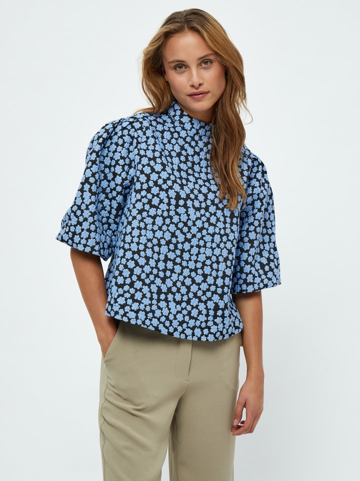 Блузка с принтом ледяная синяя minus
Блузка с принтом ледяная синяя minus