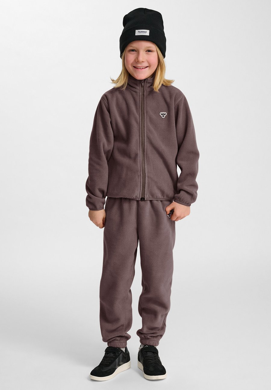 Флисовая куртка Hummel ZIP BEE, Peppercorn/Brown
Флисовая куртка Hummel ZIP BEE, Peppercorn/Brown