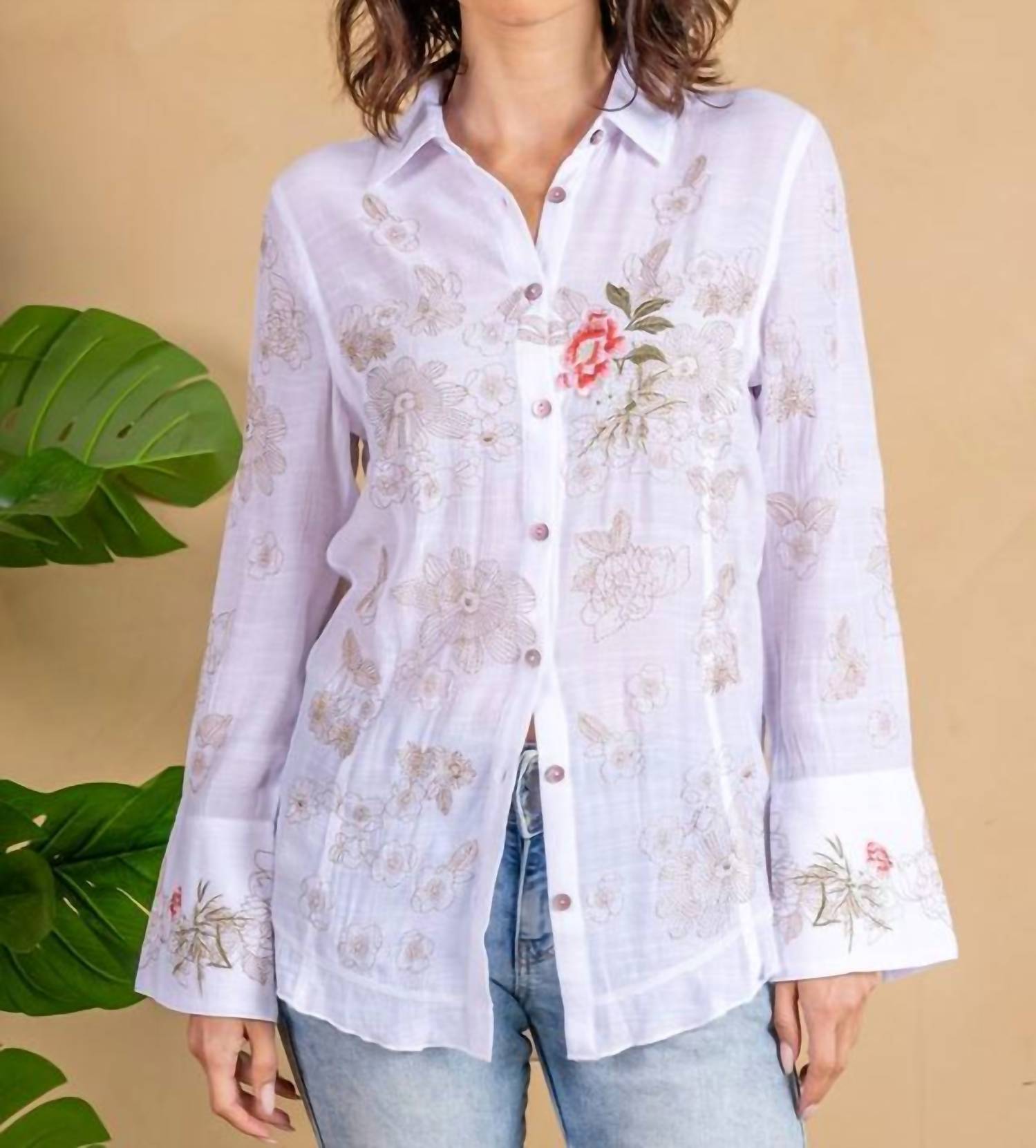 Женская белая блуза с вышивкой PAPARAZZI
Женская белая блуза с вышивкой PAPARAZZI