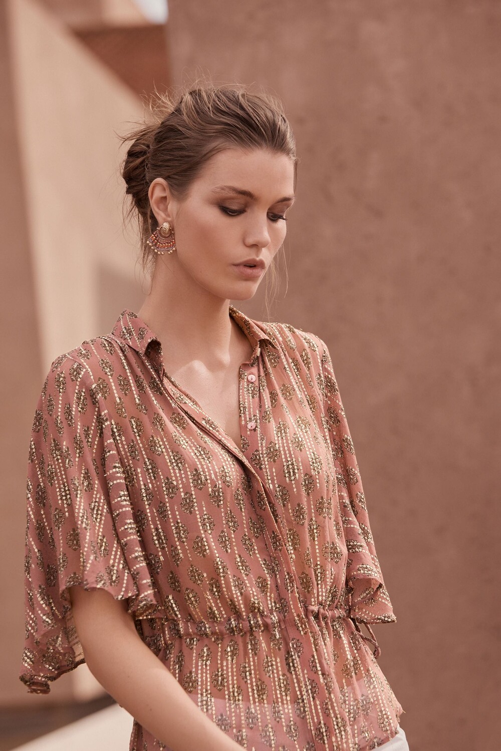 Блестящая блузка с короткими воздушными рукавами и завязкой на талии Next, розовый
Блестящая блузка с короткими воздушными рукавами и завязкой на талии Next, розовый