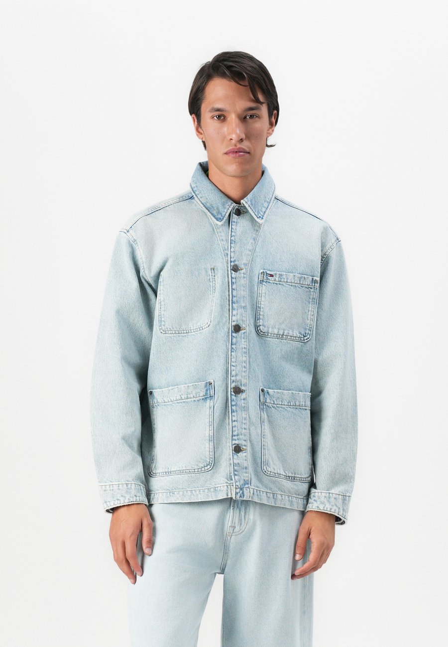 Куртка Tommy Jeans CHORE JACKET, Light Blue Denim/Light-Blue Denim
Куртка Tommy Jeans CHORE JACKET, Light Blue Denim/Light-Blue Denim