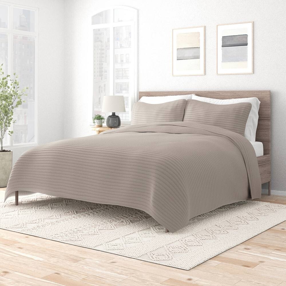 Легкий и дышащий комплект современных одеял из 3 предметов — Urban Loft, цвет Stripes Stitch Latte
Легкий и дышащий комплект современных одеял из 3 предметов — Urban Loft, цвет Stripes Stitch Latte