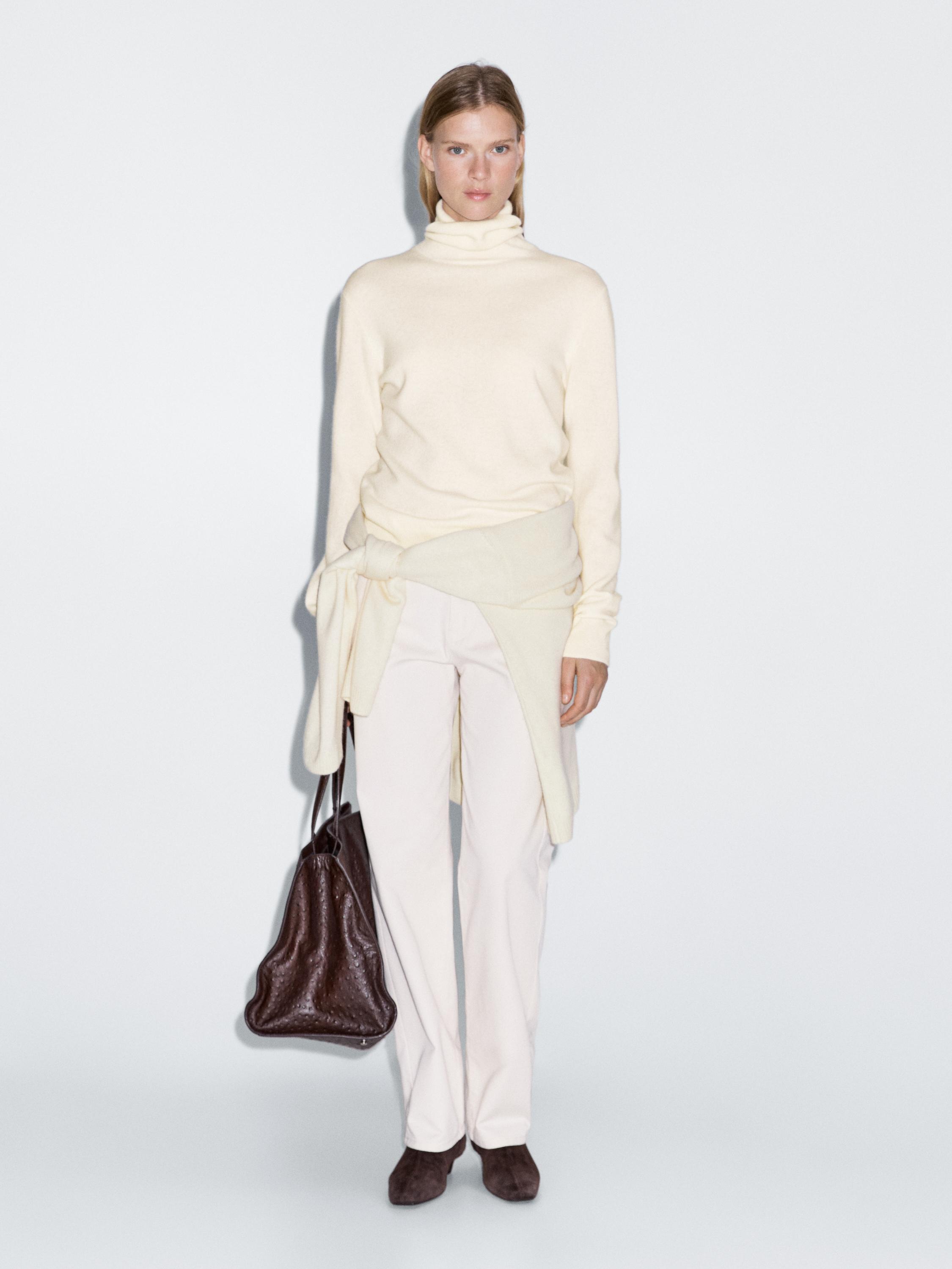 Свитер из смесовой шерсти с высоким воротником Massimo Dutti, кремовый
Свитер из смесовой шерсти с высоким воротником Massimo Dutti, кремовый