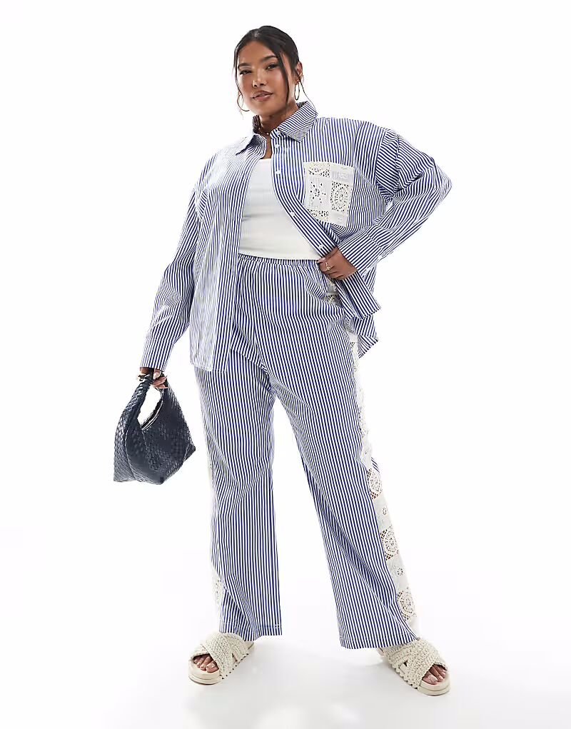 Эксклюзивные брюки Plus с широкими штанинами и боковыми вставками в сине-белую полоску Renee Studio
Эксклюзивные брюки Plus с широкими штанинами и боковыми вставками в сине-белую полоску Renee Studio