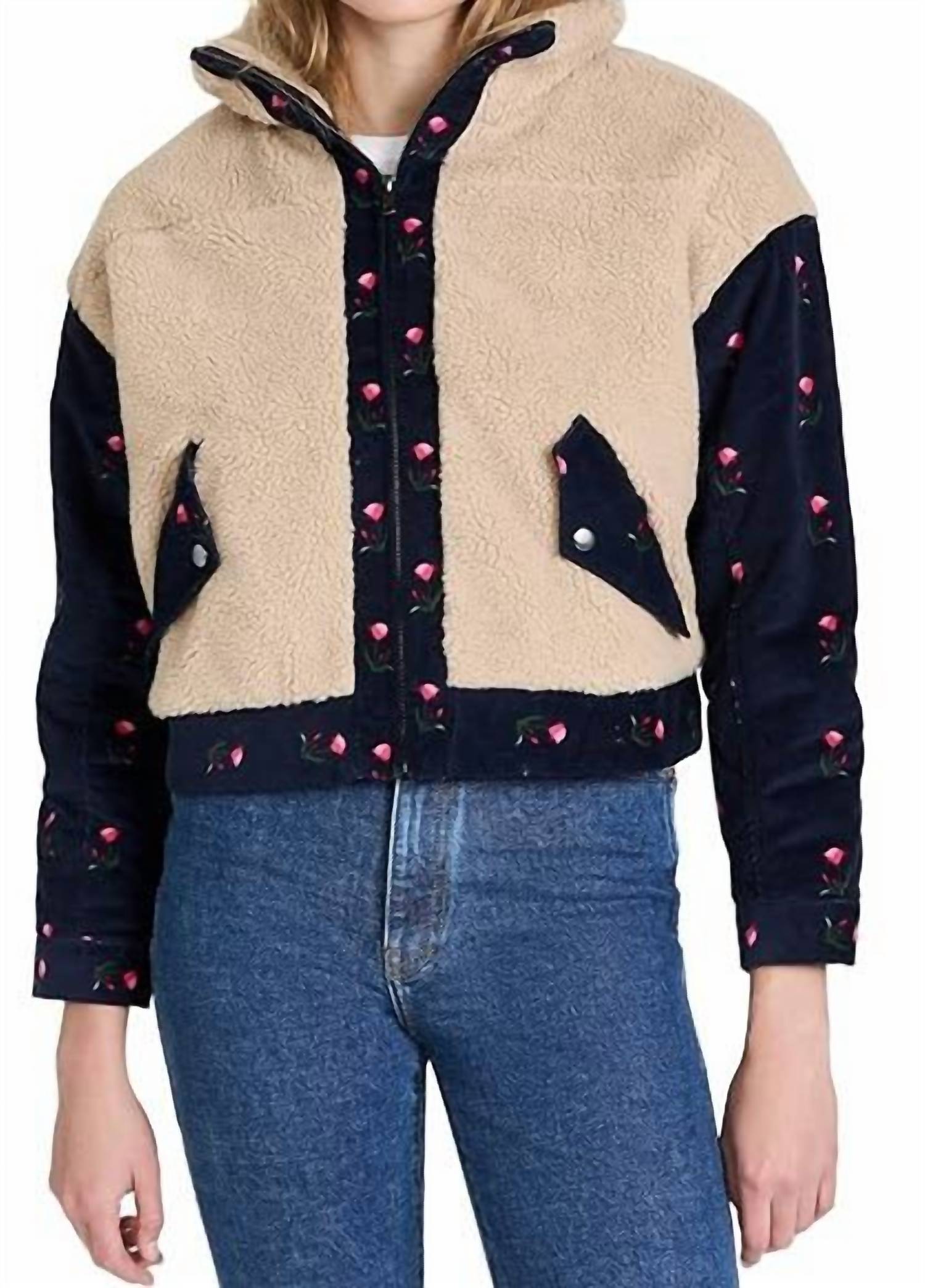 SOMETHING NAVY Куртка-тракер из вельвета "Тедди" кремового/темно-синего цвета
SOMETHING NAVY Куртка-тракер из вельвета "Тедди" кремового/темно-синего цвета