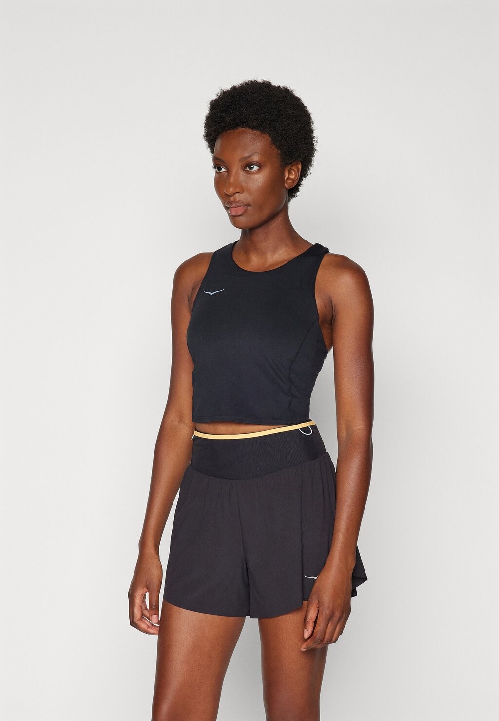 Спортивный бюстгальтер с высокой поддержкой ELARO CROP BRA HOKA, черный
Спортивный бюстгальтер с высокой поддержкой ELARO CROP BRA HOKA, черный