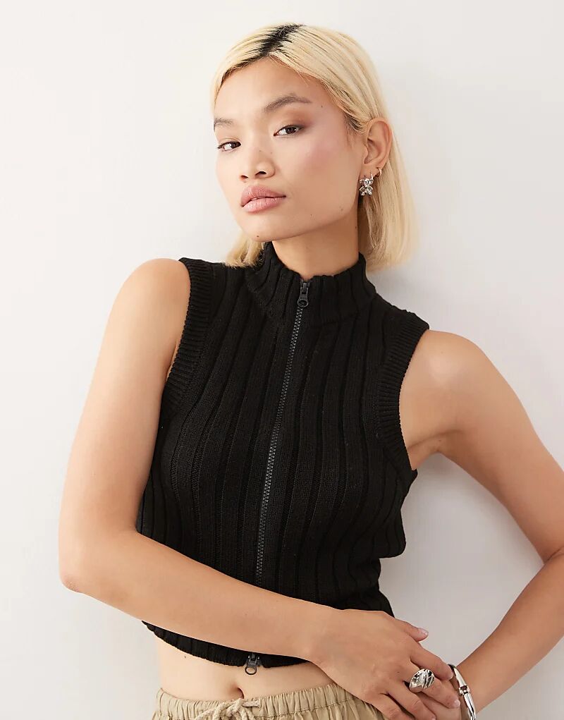 Майка Noisy May с высоким воротом и застежкой-молнией черного цвета
Майка Noisy May с высоким воротом и застежкой-молнией черного цвета