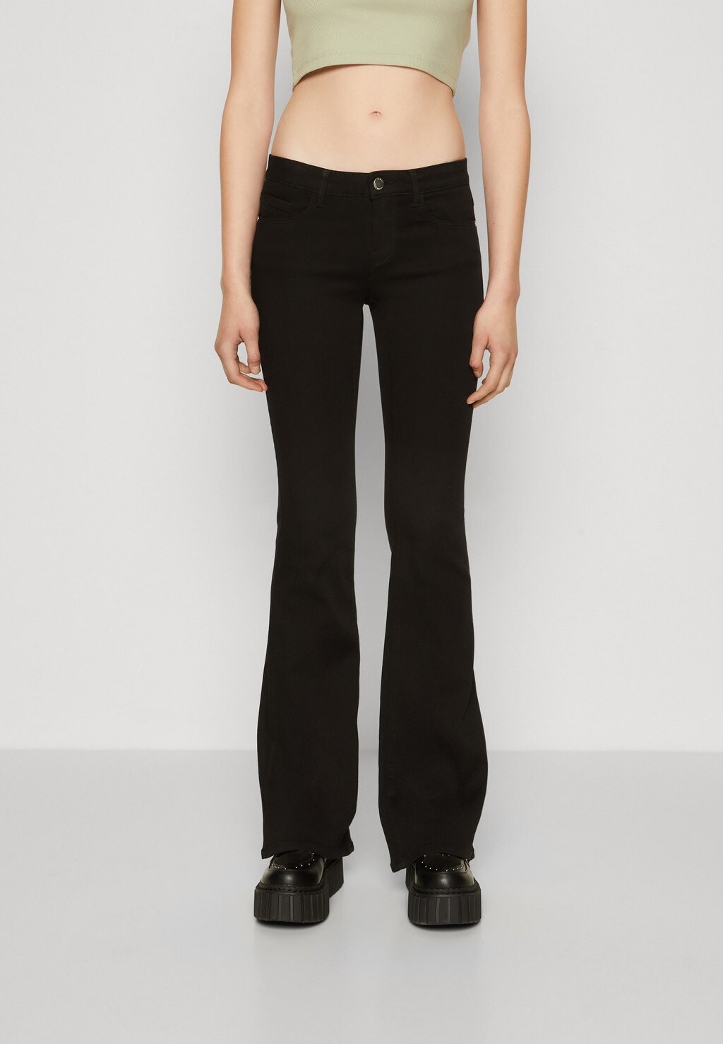 Джинсы-клеш Onlhella Low Retro ONLY, цвет black denim
Джинсы-клеш Onlhella Low Retro ONLY, цвет black denim