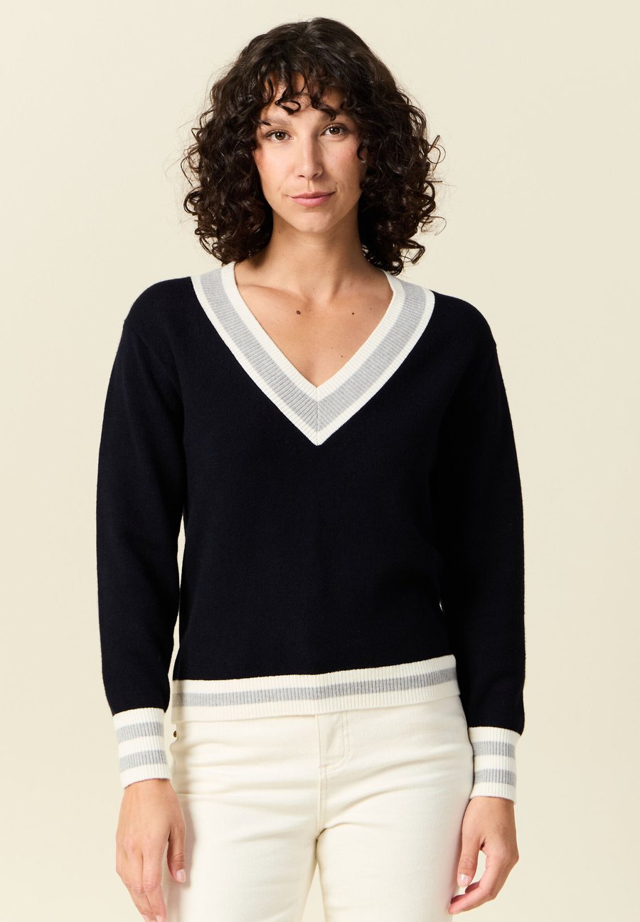 Джемпер BONOBO Jeans LANGÄRMLIGER, Bleu Marine/Blue-Black Denim
Джемпер BONOBO Jeans LANGÄRMLIGER, Bleu Marine/Blue-Black Denim