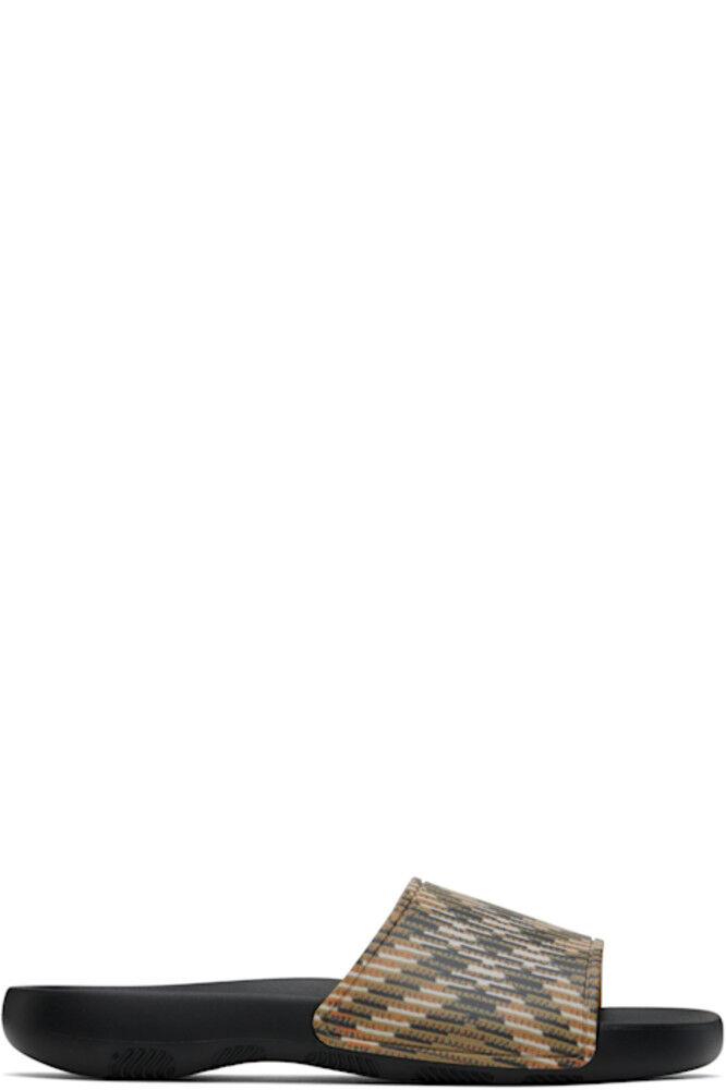 Шлепанцы для дайвинга в бежево-черную клетку Burberry
Шлепанцы для дайвинга в бежево-черную клетку Burberry