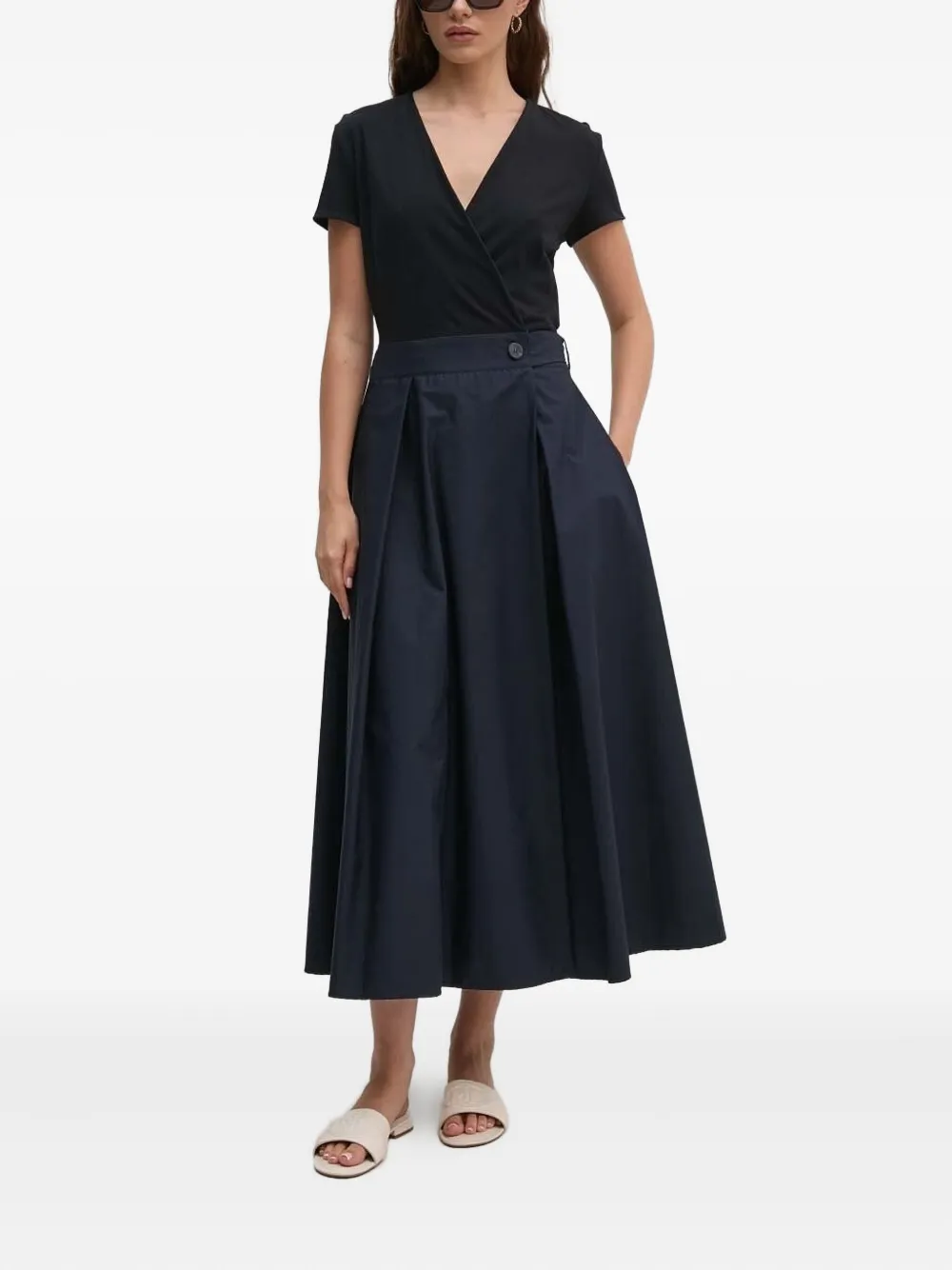 Плиссированное платье миди с запахом Sandro Ferrone, синий
Плиссированное платье миди с запахом Sandro Ferrone, синий