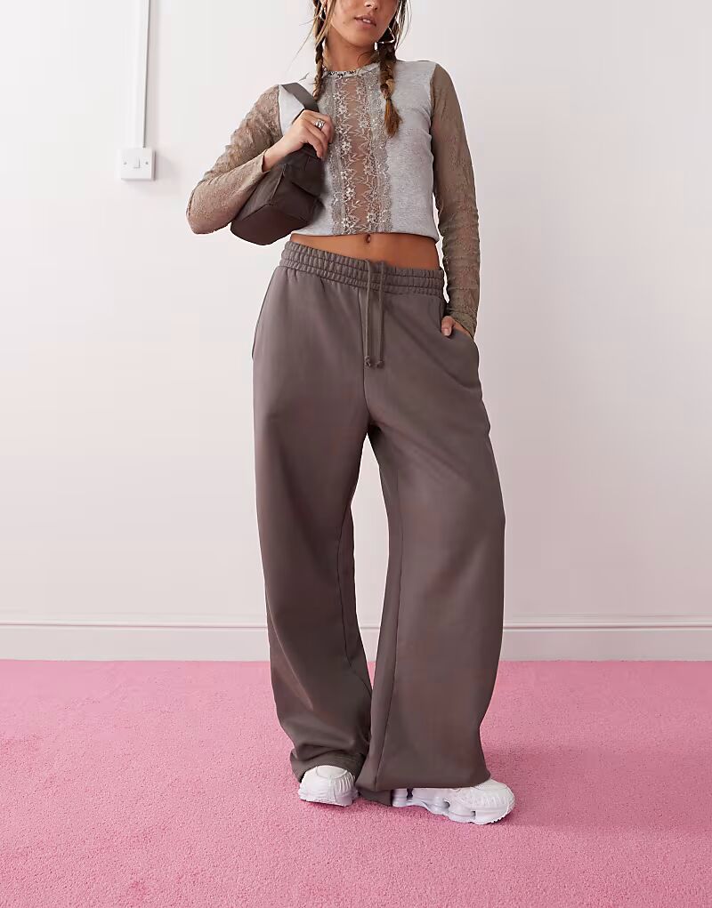 Широкие спортивные брюки из плотного джерси серого цвета для будних дней
Широкие спортивные брюки из плотного джерси серого цвета для будних дней