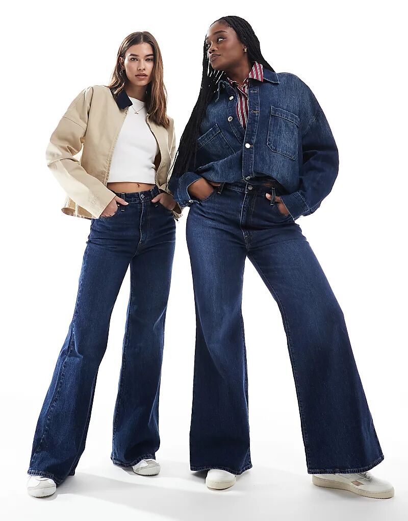 Джинсы-клеш с высокой посадкой и ребрами, средне-синего цвета Levi's
Джинсы-клеш с высокой посадкой и ребрами, средне-синего цвета Levi's