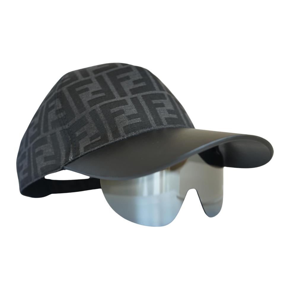 Очки солнцезащитные FENDI с козырьком
Очки солнцезащитные FENDI с козырьком