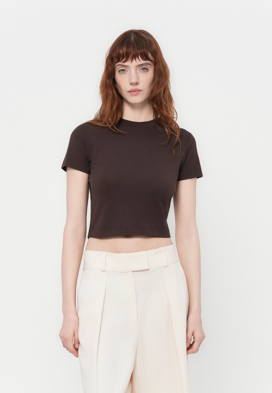 Футболка Guess BASIC LOGO TEE, Regal Brown/Brown, Коричневый, Футболка Guess BASIC LOGO TEE, Regal Brown/Brown
Футболка Guess BASIC LOGO TEE, Regal Brown/Brown, Коричневый, Футболка Guess BASIC LOGO TEE, Regal Brown/Brown