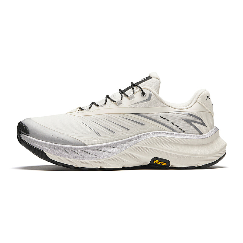 Кроссовки для бега Explore The Wilderness для мужчин с низким верхом цвета слоновой кости и белого/серебристого Anta
Кроссовки для бега Explore The Wilderness для мужчин с низким верхом цвета слоновой кости и белого/серебристого Anta