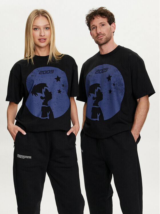 Футболка стандартного кроя 2005, черный
Футболка стандартного кроя 2005, черный