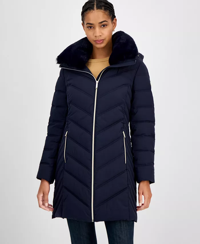Женская пуховик с капюшоном и отделкой из искусственного меха Michael Kors, синий
Женская пуховик с капюшоном и отделкой из искусственного меха Michael Kors, синий