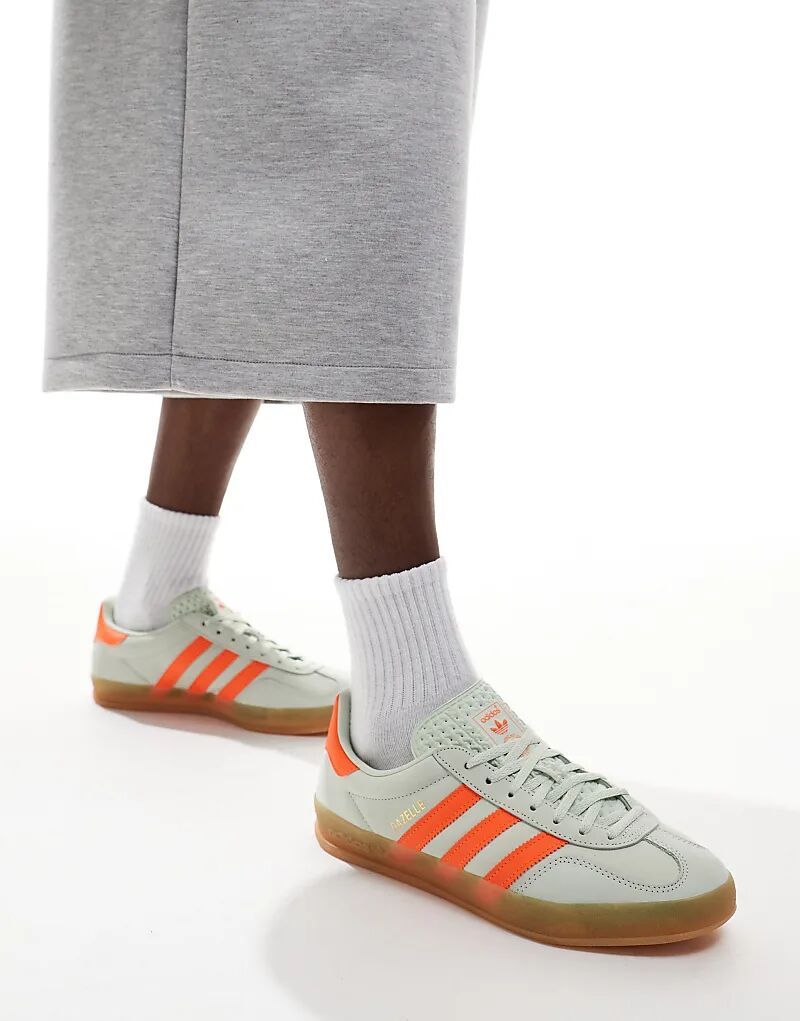 Кроссовки Gazelle Indoor светло-зеленого и оранжевого цвета с резиновой подошвой adidas Originals
Кроссовки Gazelle Indoor светло-зеленого и оранжевого цвета с резиновой подошвой adidas Originals