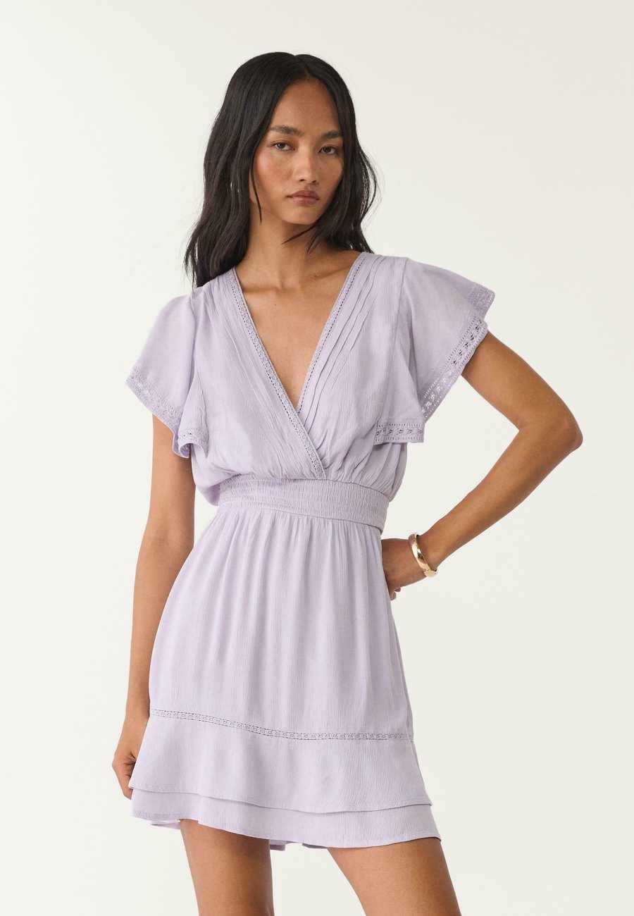 Платье Stradivarius FLOWING RUFFLED, Lilac
Платье Stradivarius FLOWING RUFFLED, Lilac
