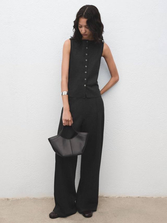 Невада жилет с круглым вырезом и пуговицами Mango
Невада жилет с круглым вырезом и пуговицами Mango