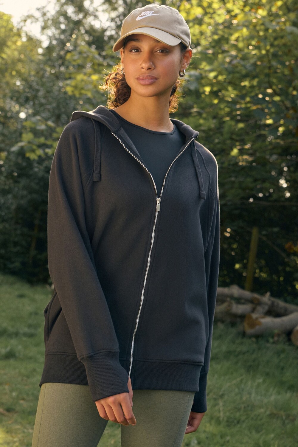 Мягкая на ощупь удлиненная толстовка с капюшоном на молнии Active Next, черный
Мягкая на ощупь удлиненная толстовка с капюшоном на молнии Active Next, черный