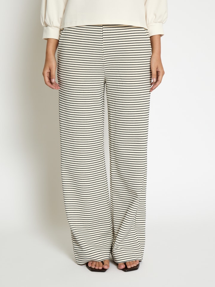 Minus Черные брюки в полоску
Minus Черные брюки в полоску