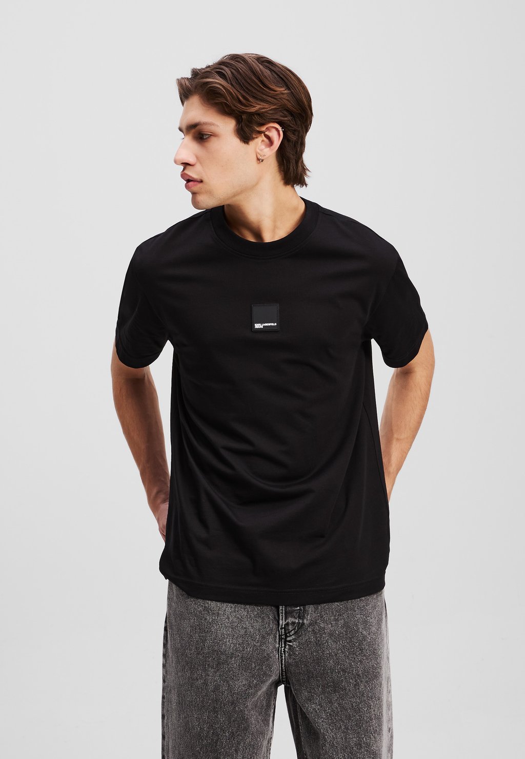 Футболка с принтом KARL LAGERFELD JEANS, черный
Футболка с принтом KARL LAGERFELD JEANS, черный