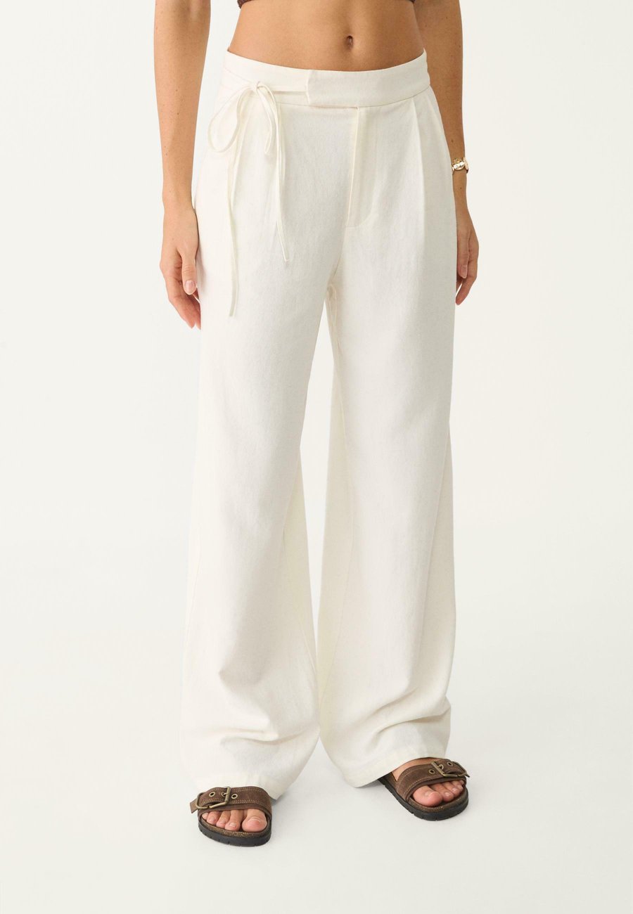 Брюки Stradivarius FLOWING, Beige
Брюки Stradivarius FLOWING, Beige