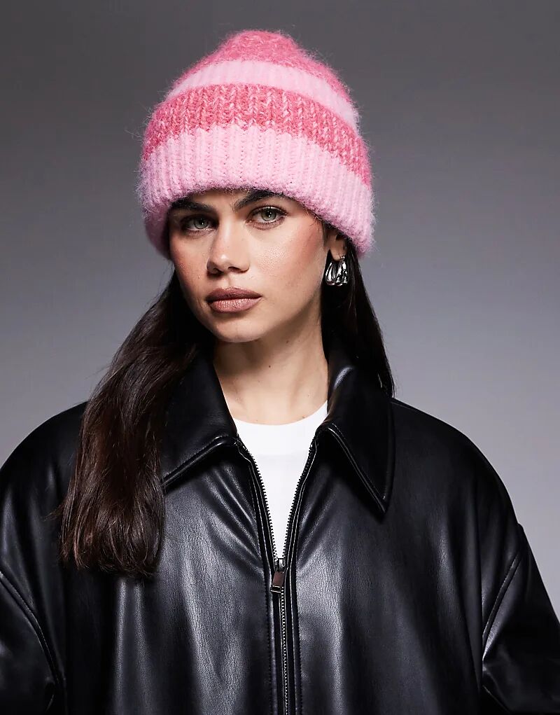 Вязаная шапка с эффектом омбре розового цвета
Вязаная шапка с эффектом омбре розового цвета