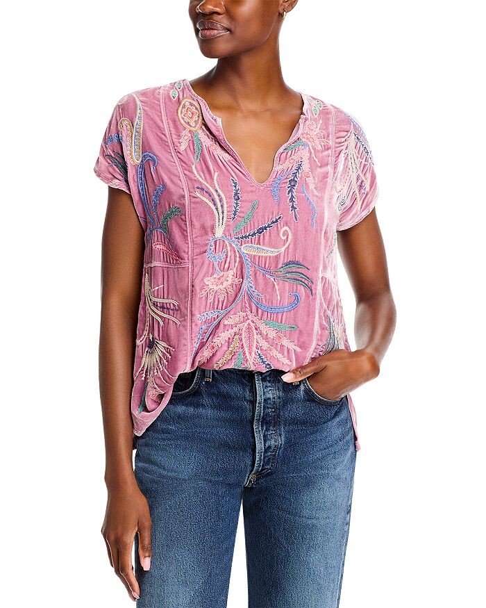 Бархатный топ с вышивкой Johnny Was Antonella, розовый
Бархатный топ с вышивкой Johnny Was Antonella, розовый