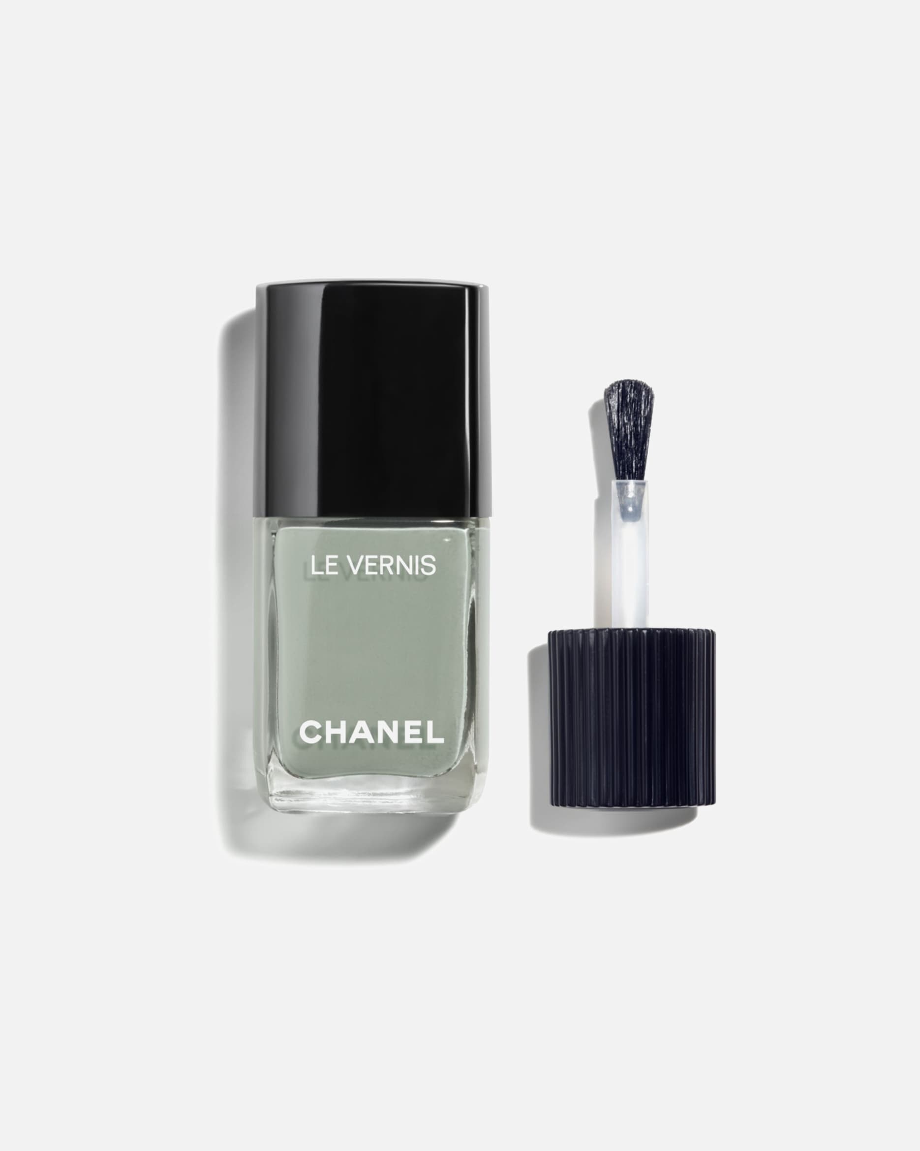 Лак для ногтей Le vernis nail polish Chanel, nr. 131 cavalier seul, 13 мл
Лак для ногтей Le vernis nail polish Chanel, nr. 131 cavalier seul, 13 мл