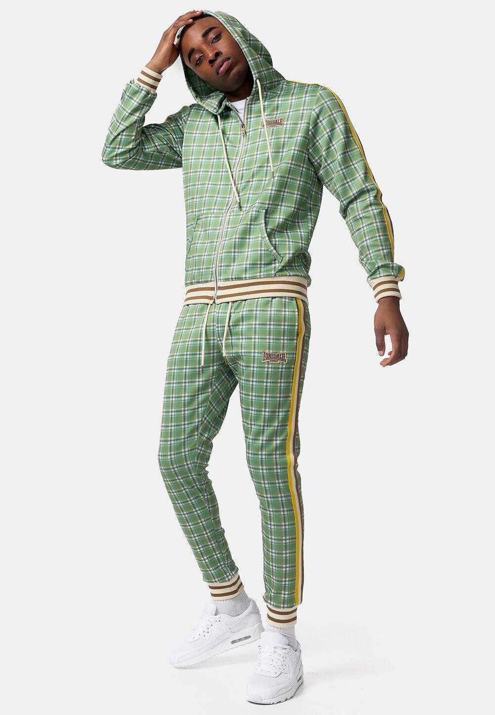 Спортивный костюм SCHMALE PASSFORM Lonsdale, цвет green yellow ecru
Спортивный костюм SCHMALE PASSFORM Lonsdale, цвет green yellow ecru