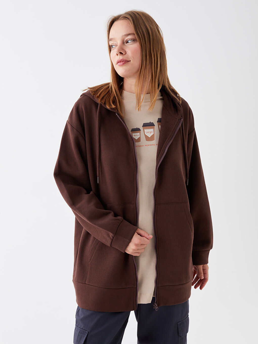 Однотонная женская толстовка большого размера на молнии с капюшоном LCW Modest, коричневый
Однотонная женская толстовка большого размера на молнии с капюшоном LCW Modest, коричневый