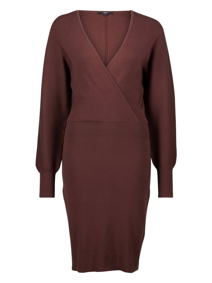 Zero Вязаное платье-халат цвета «Цикорийный кофе»
Zero Вязаное платье-халат цвета «Цикорийный кофе»