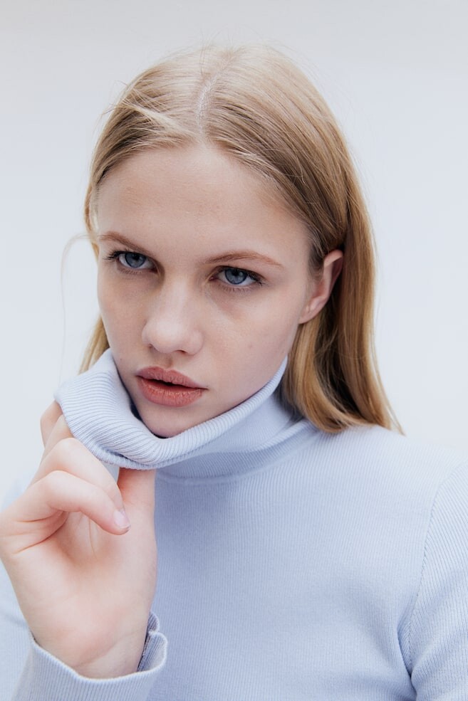 Рубашка с высоким воротом H&M, голубой
Рубашка с высоким воротом H&M, голубой