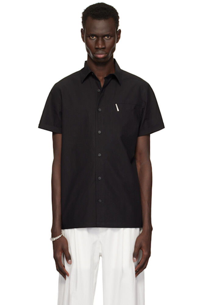 Черная рубашка с коротким рукавом Pin HYEIN SEO
Черная рубашка с коротким рукавом Pin HYEIN SEO