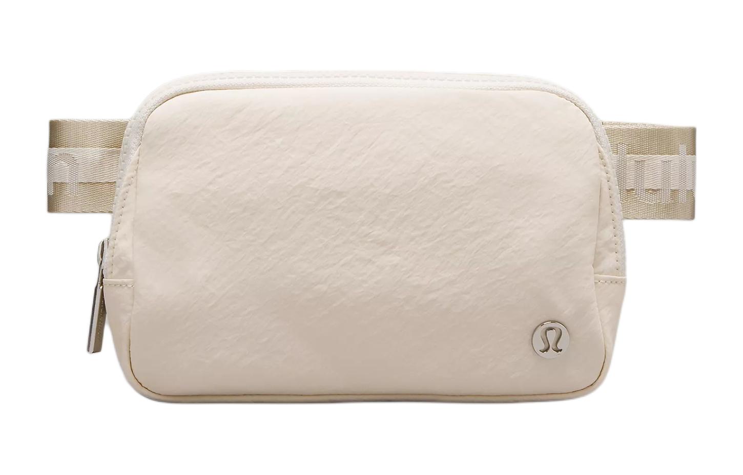 Lululemon Переработанный нейлоновый поясной рюкзак унисекс белый опал с льняным и белым, White & Linen & White
Lululemon Переработанный нейлоновый поясной рюкзак унисекс белый опал с льняным и белым, White & Linen & White