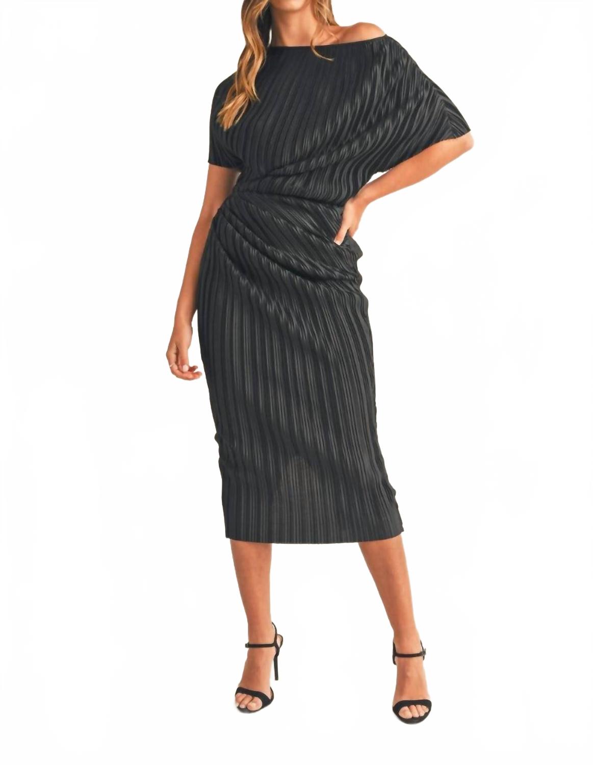 Cynthia платье миди с плиссировкой и одним плечом в черном цвете MABLE
Cynthia платье миди с плиссировкой и одним плечом в черном цвете MABLE