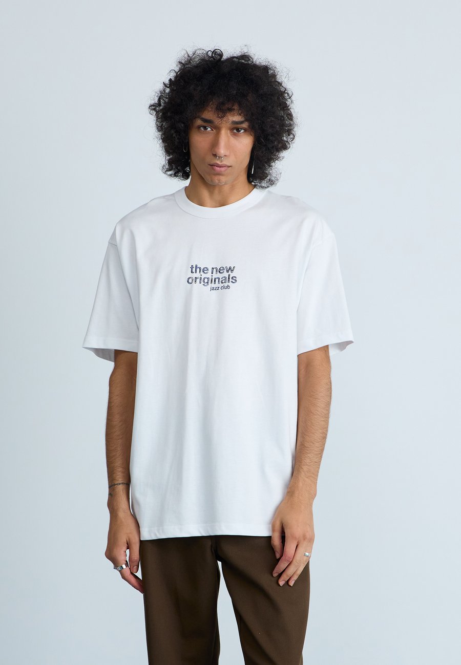 Футболка The New Originals JAZZ CLUB TEE, White, Белый, Футболка The New Originals JAZZ CLUB TEE, White
Футболка The New Originals JAZZ CLUB TEE, White, Белый, Футболка The New Originals JAZZ CLUB TEE, White