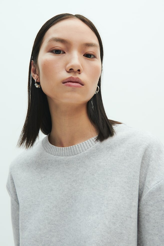 Свитер тонкой вязки H&M, серый
Свитер тонкой вязки H&M, серый