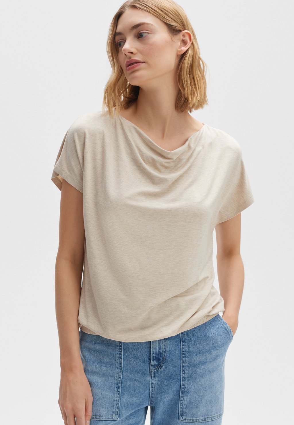 Базовая футболка OPUS, бежевый
Базовая футболка OPUS, бежевый