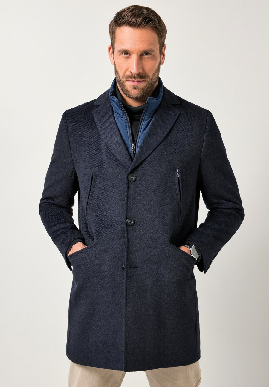 Пальто JP1880 FLEXNAMIC LAPEL COLLAR UP TO XL, Navy Blue/Dark Blue
Пальто JP1880 FLEXNAMIC LAPEL COLLAR UP TO XL, Navy Blue/Dark Blue