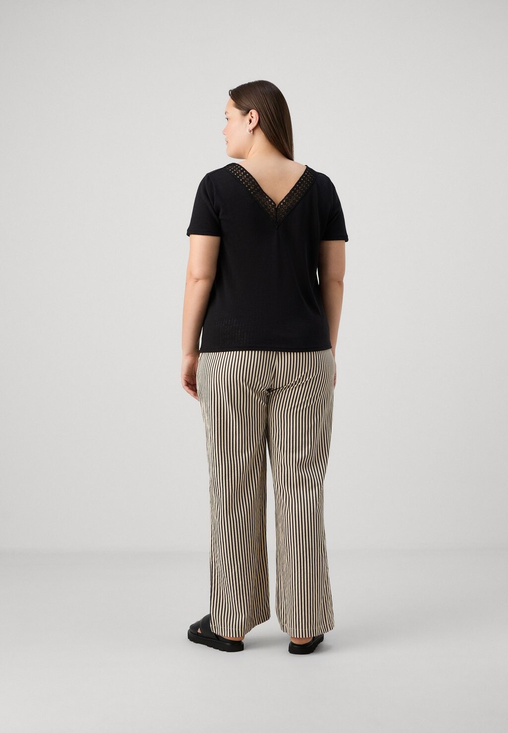 Футболка с принтом CARLEONORA ONLY Carmakoma, черный
Футболка с принтом CARLEONORA ONLY Carmakoma, черный