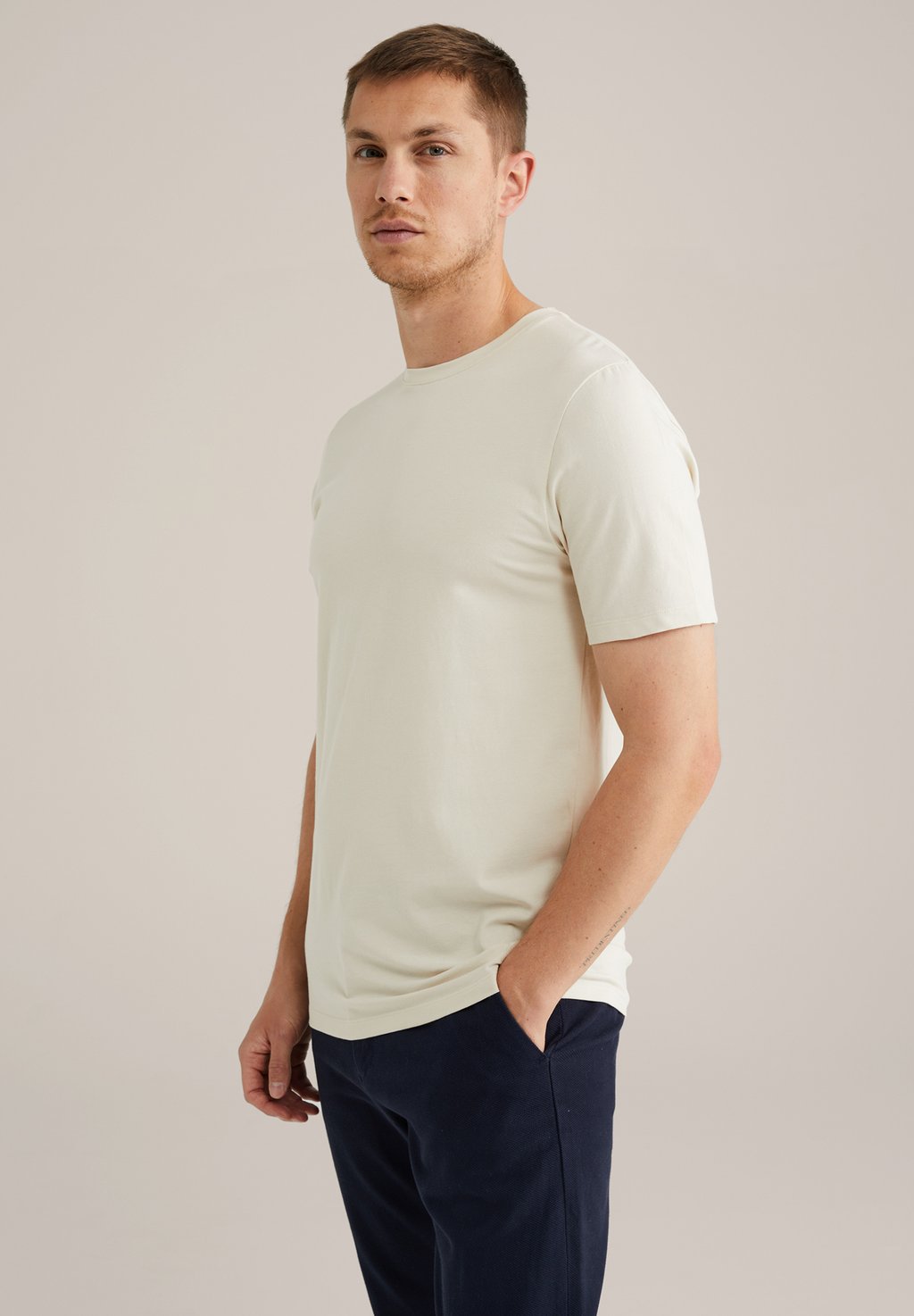 Базовая футболка WE Fashion, бежевый
Базовая футболка WE Fashion, бежевый