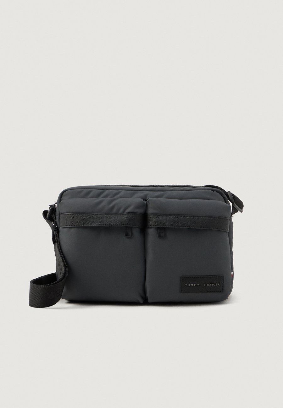 Сумка кросс-боди Tommy Hilfiger REPREVE REPORTER, Dark Grey/Grey
Сумка кросс-боди Tommy Hilfiger REPREVE REPORTER, Dark Grey/Grey