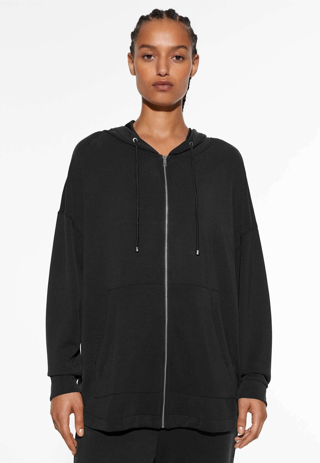 Толстовка SOFT TOUCH OVERSIZED OYSHO, цвет black
Толстовка SOFT TOUCH OVERSIZED OYSHO, цвет black