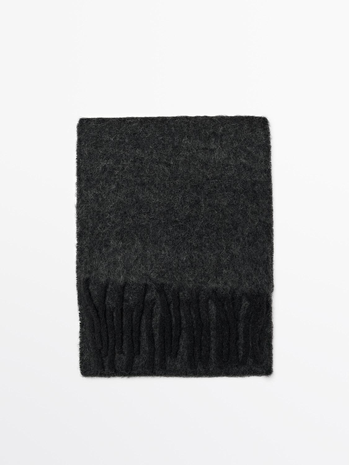 Шарф из смеси альпаки и шерсти с бахромой Massimo Dutti, серый
Шарф из смеси альпаки и шерсти с бахромой Massimo Dutti, серый