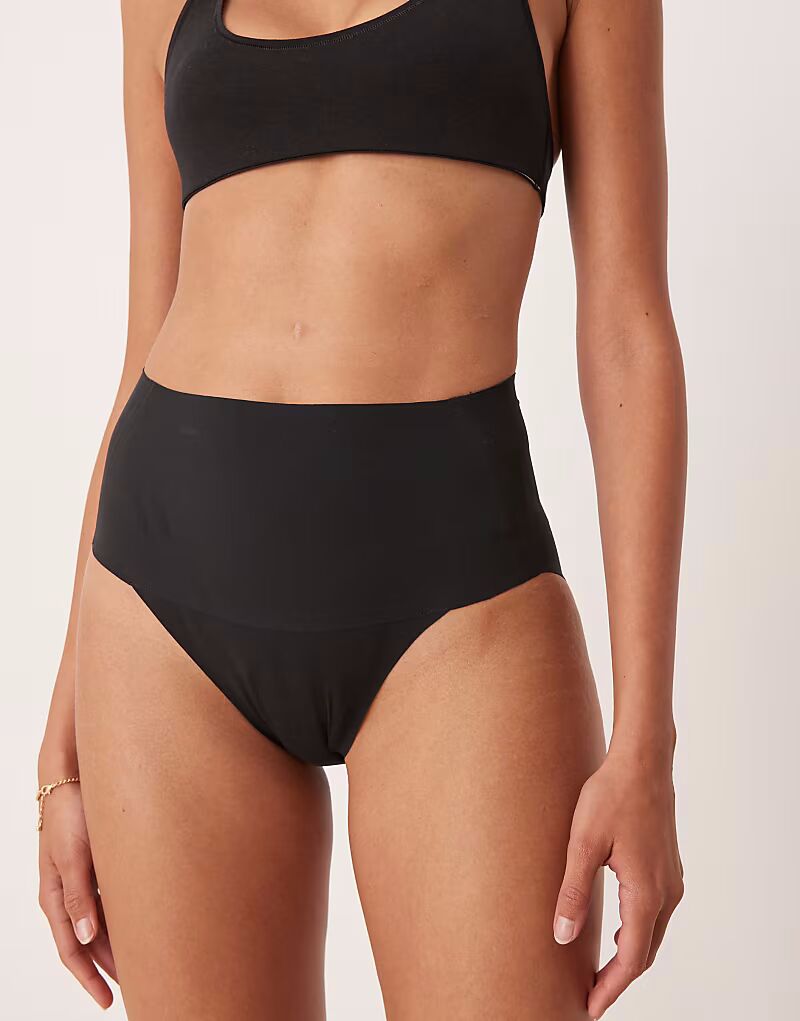 SPANXsupersmooth - Undietectable - Невидимые трусики с высоким вырезом бедра черного цвета
SPANXsupersmooth - Undietectable - Невидимые трусики с высоким вырезом бедра черного цвета