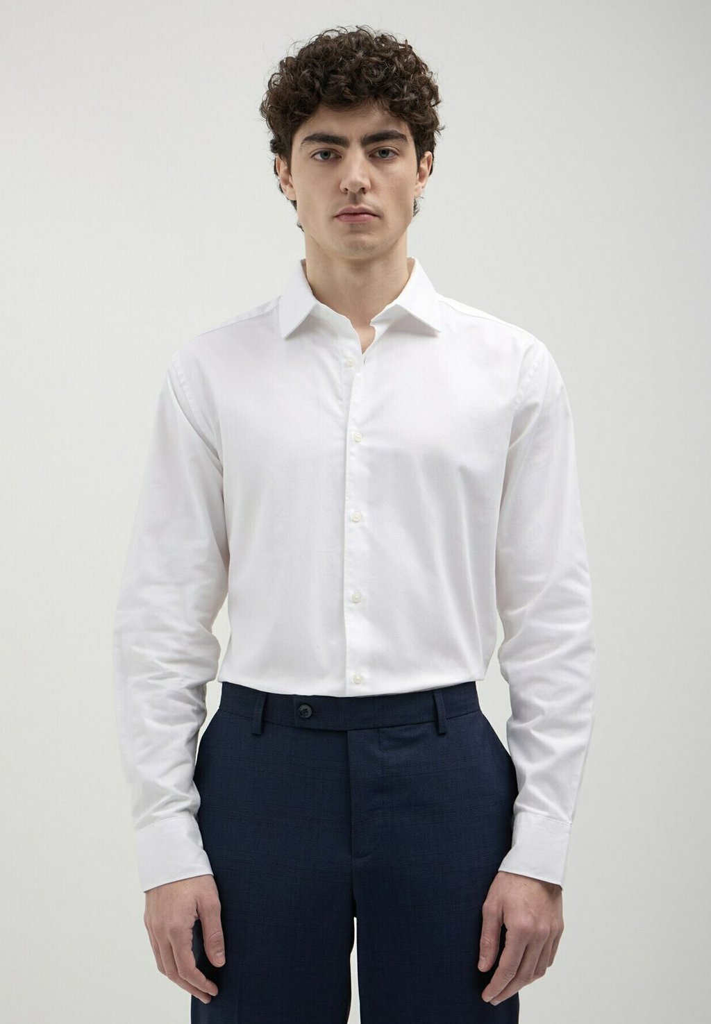 Классическая рубашка Calliope, цвет Bianco
Классическая рубашка Calliope, цвет Bianco